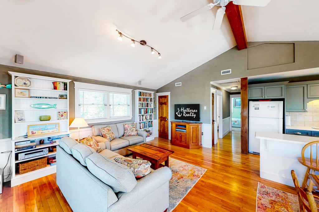 Reel Paradise: Steps From Canal w/Screened-in Porch