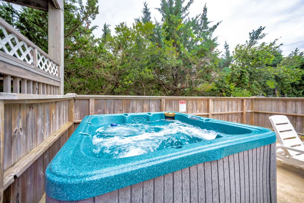 Dog-friendly home with private outdoor pool, hot tub, foosball table & game room