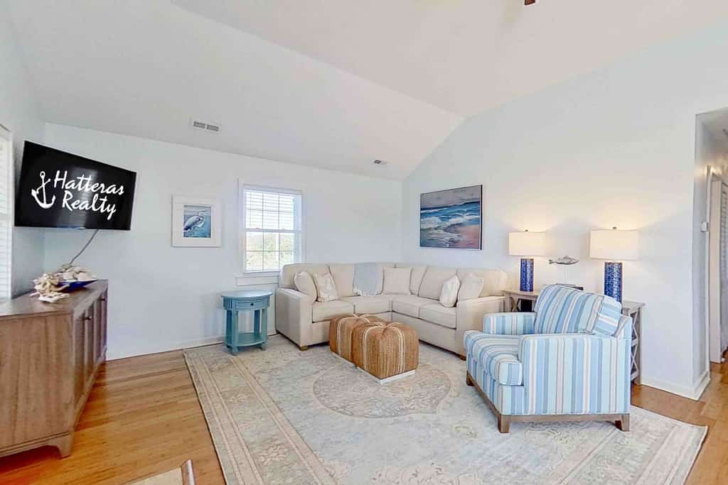 The Sea Shell Shack: Shared pool, balcony & near the beach