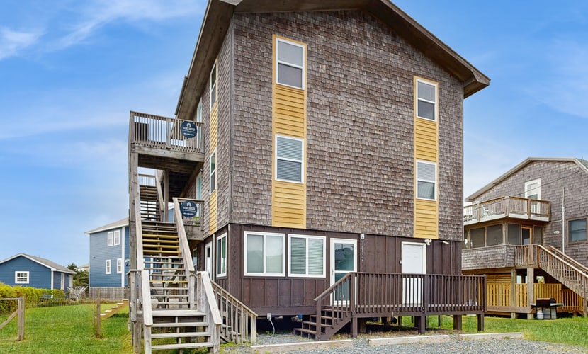 Tarpon Drive Hideaway: dog-friendly duplex with balcony