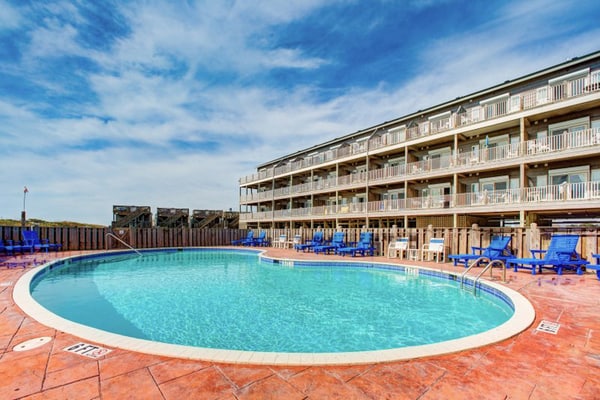 Oceanfront, dog-friendly condo with ocean view, pool & central AC