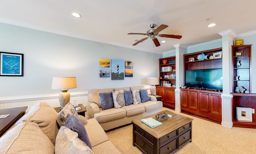 Waterfront Condo w/ Free WiFi, Central AC, Private Washer/Dryer, Shared Pool