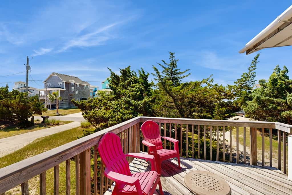 Twin Dolphin 9: Dog-friendly beach home just up from the water!