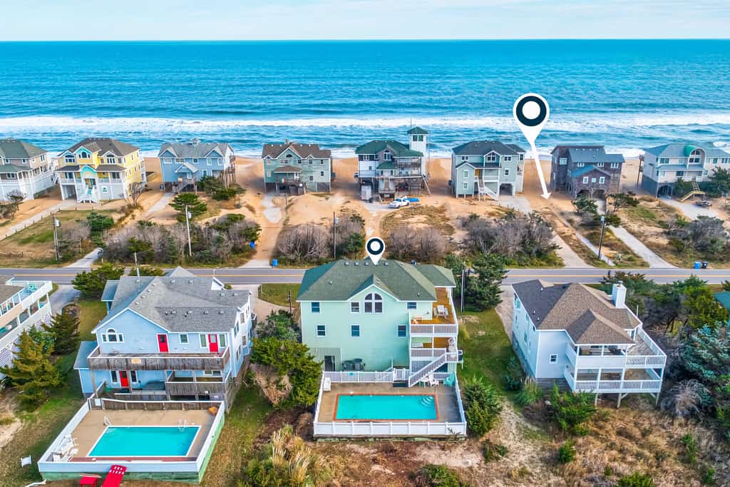 Large beachside house with ocean view, W/D, private hot tub & central AC