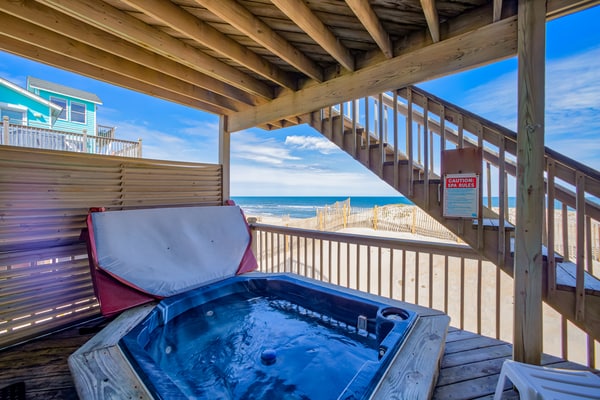 The Sand Jewel: Oceanfront, Private Hot Tub, Pool Access