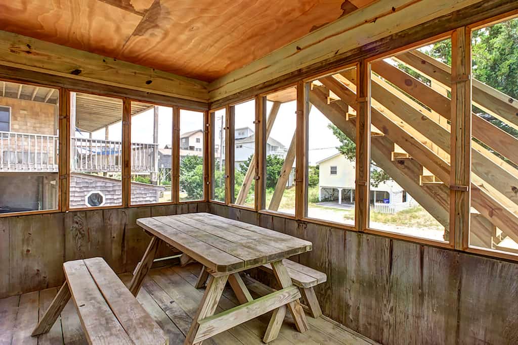 Whale Inn 208: close to water w/WiFi, ocean views!