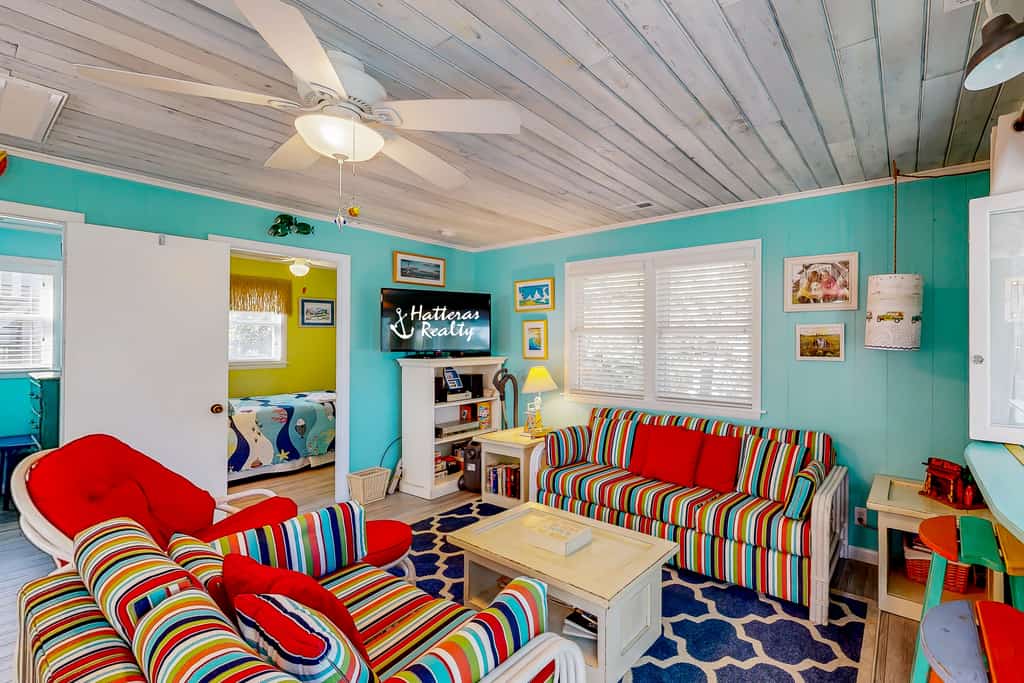Spot O'Sun 289: Dog-Friendly, Oceanside home steps from beach!