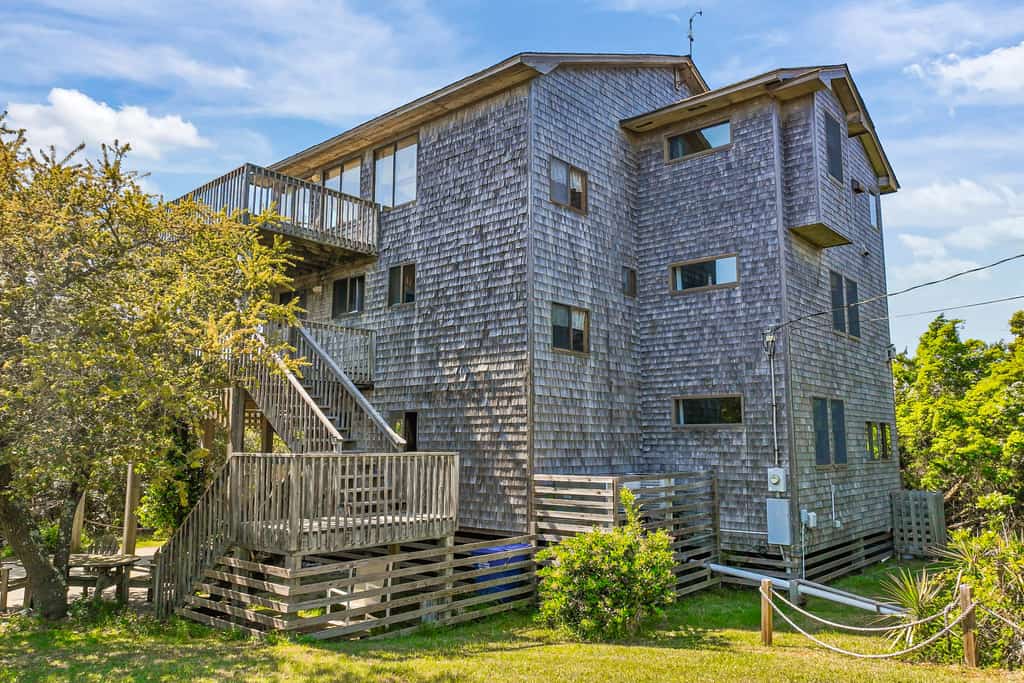 Shallow Point: Creek Views, Expansive decks and Full Kitchen!