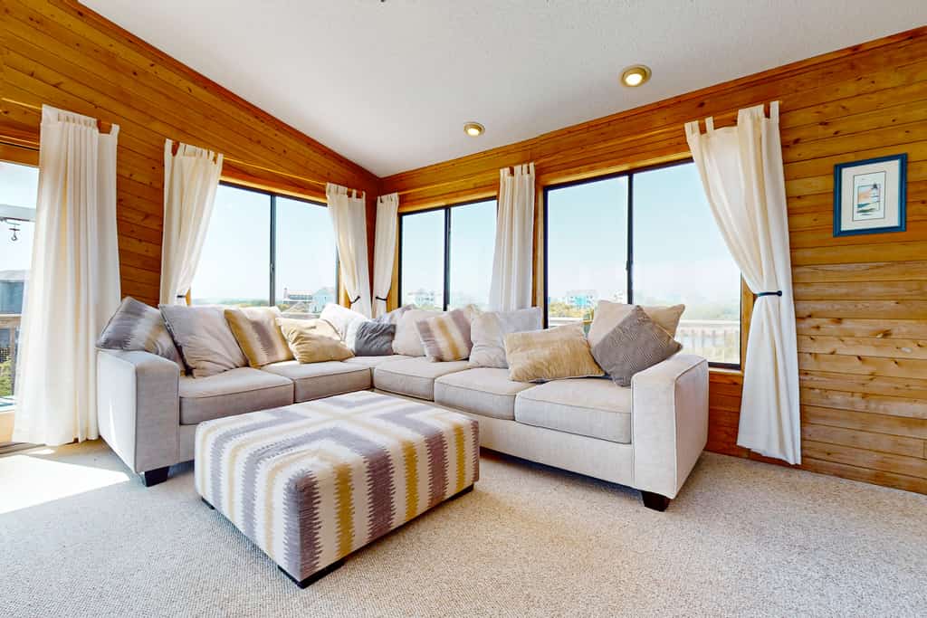 Shallow Point: Creek Views, Expansive decks and Full Kitchen!