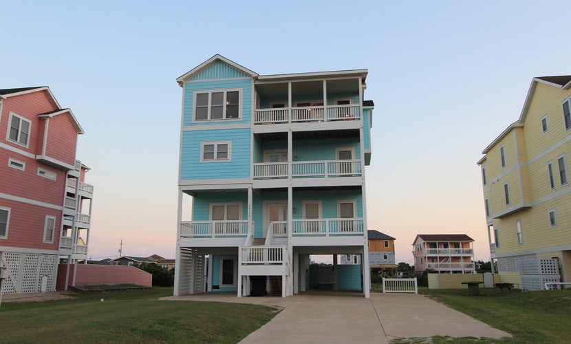 Inviting home with private hot tub, washer/dryer, & central AC