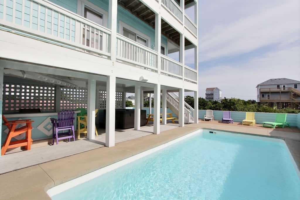 Inviting home with private hot tub, washer/dryer, & central AC