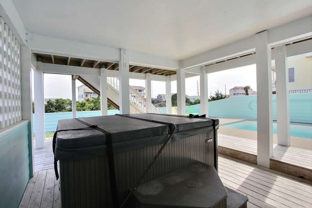 Inviting home with private hot tub, washer/dryer, & central AC