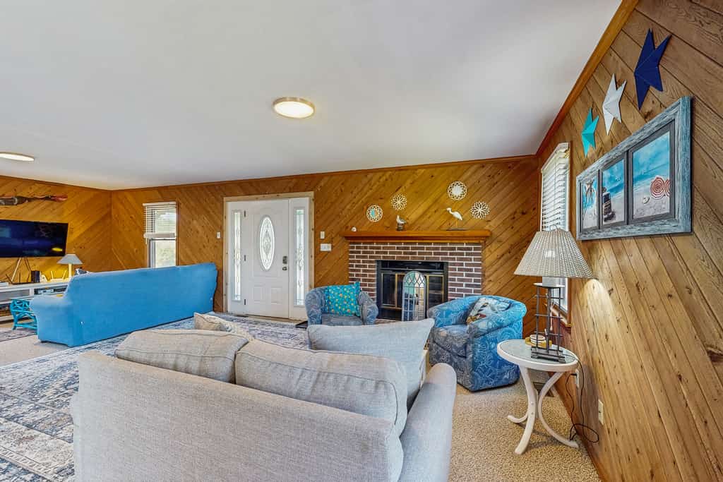 Classic home with sound & marsh views, hot tub, decks - near beaches/lighthouse