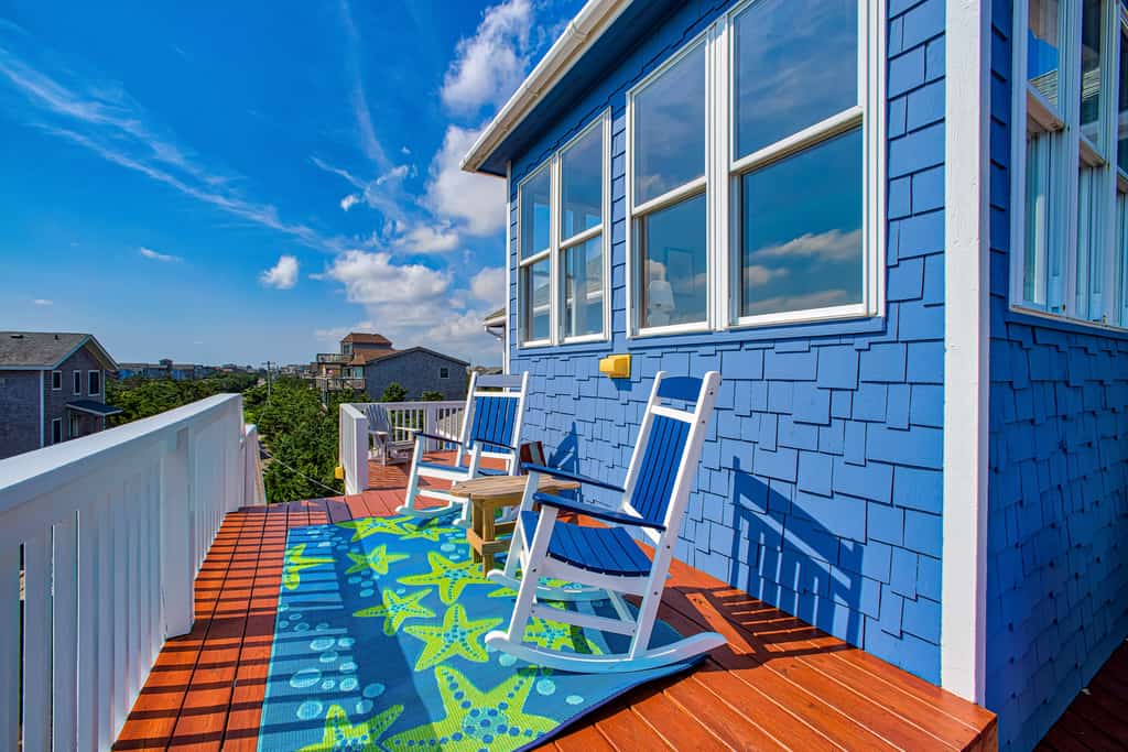 Gail's Force 330: ocean-view, outdoor pool