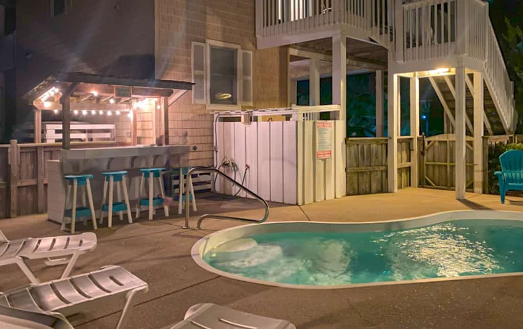 Bright, beautiful house near the sound & ocean with private pool & hot tub