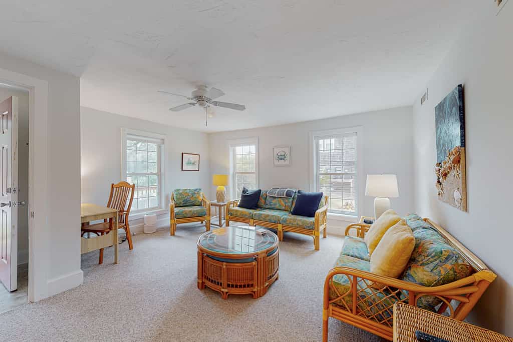2-story home near the beach w/deck, outdoor shower, W/D, tennis, central A/C
