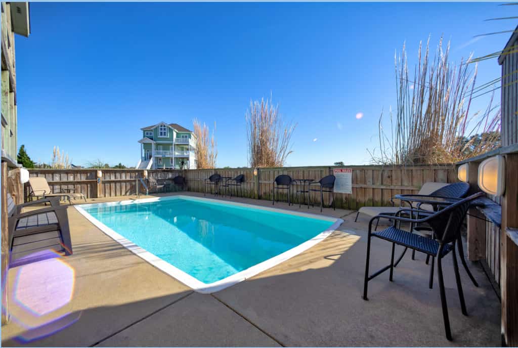 3-story luxury home with pool, hot tub, AC, tennis, & deck - dog-friendly