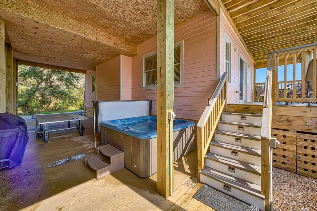 3-story luxury home with pool, hot tub, AC, tennis, & deck - dog-friendly