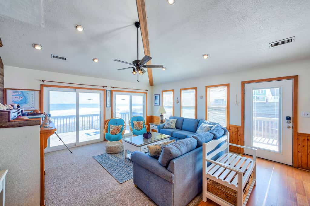 Oceanfront home with beach access, private hot tub & large deck - 2 dogs OK