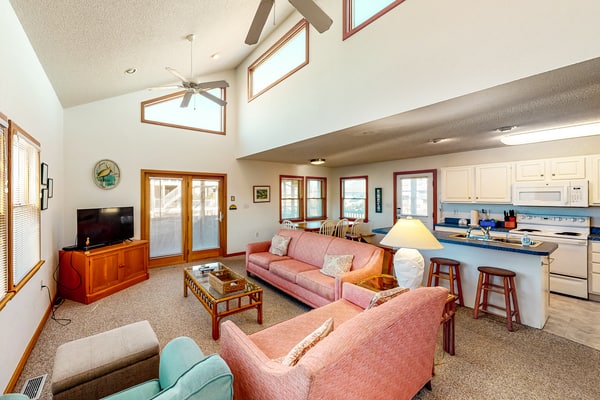 4 bedroom house w/ ocean view, private W/D, AC, WiFi