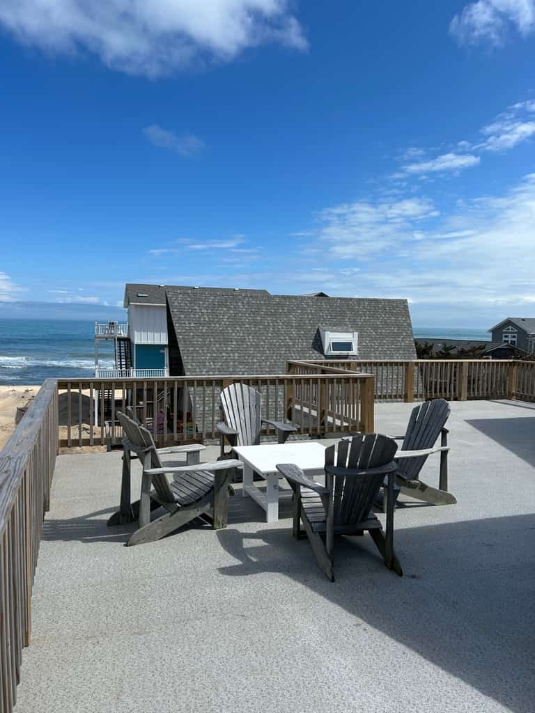 4 bedroom house w/ ocean view, private W/D, AC, WiFi