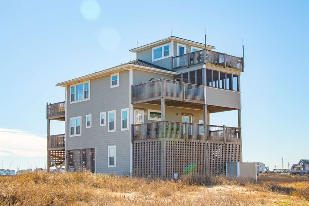 Luxury dog-friendly home w/ocean view, private hot tub, pool table, washer/dryer