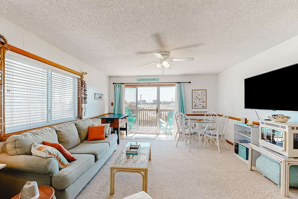 Fantastic condo close to sound and beach with WiFi, shared pool, & private W/D