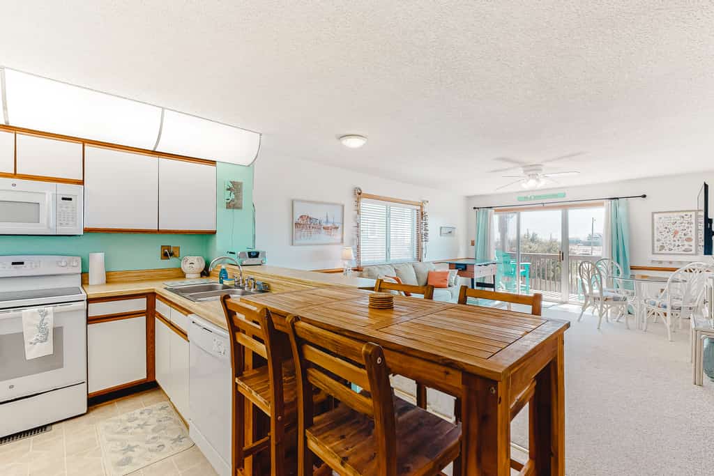 Fantastic condo close to sound and beach with WiFi, shared pool, & private W/D