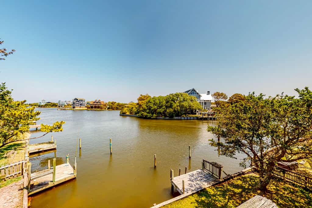 Canalfront home with a deck, sound access, central AC, WiFi, washer/dryer