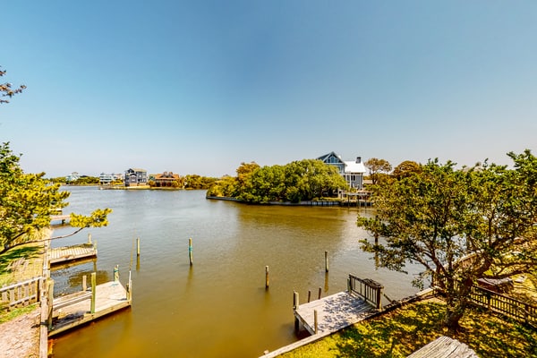 Canalfront home with a deck, sound access, central AC, WiFi, washer/dryer