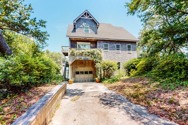 Canalfront home with a deck, sound access, central AC, WiFi, washer/dryer