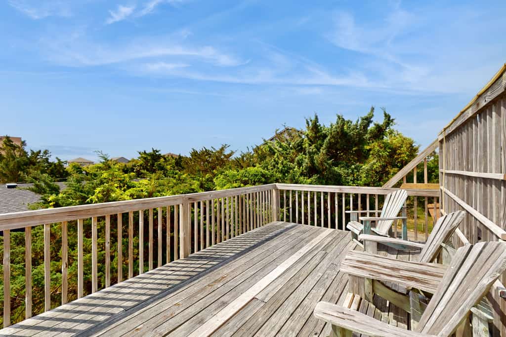 Coastal escape steps to beach - hot tub, outdoor shower, screened porch, decks