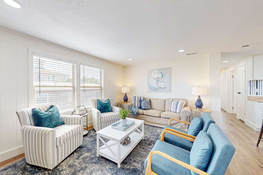 3 bedroom homes with Shared pool and short walk to the beach