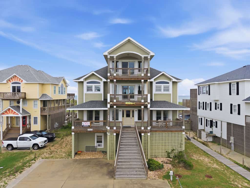 Oceanfront home with ocean view, private hot tub & pool, & washer/dryer