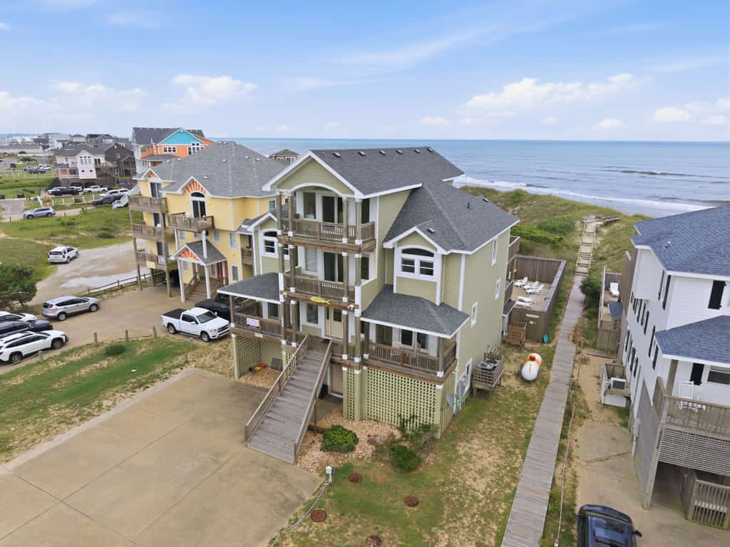 Oceanfront home with ocean view, private hot tub & pool, & washer/dryer