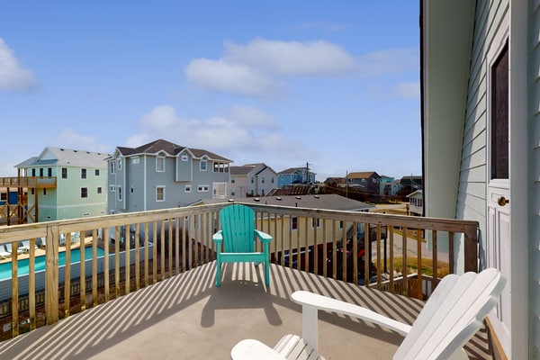 Bright island home with pool, private hot tub, deck with views, AC, & W/D
