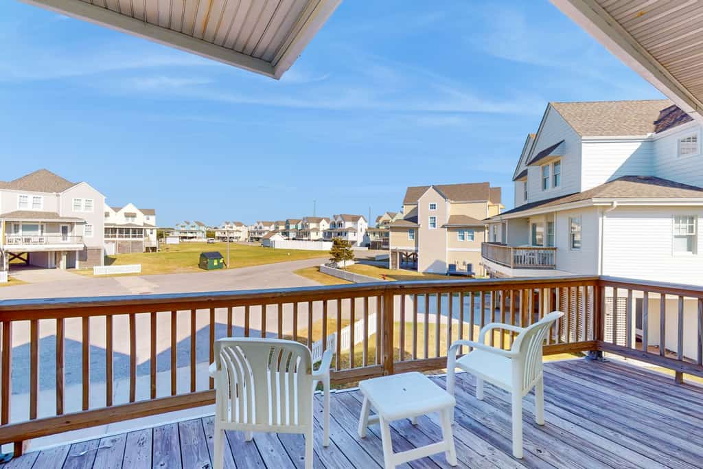 Beautiful Buxton townhouse with ocean view - pool access, washer/dryer & AC