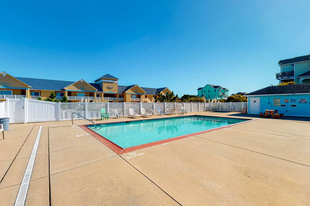 Family Condo w/Free WiFi, Central AC, Shared Pool, Private Washer/Dryer