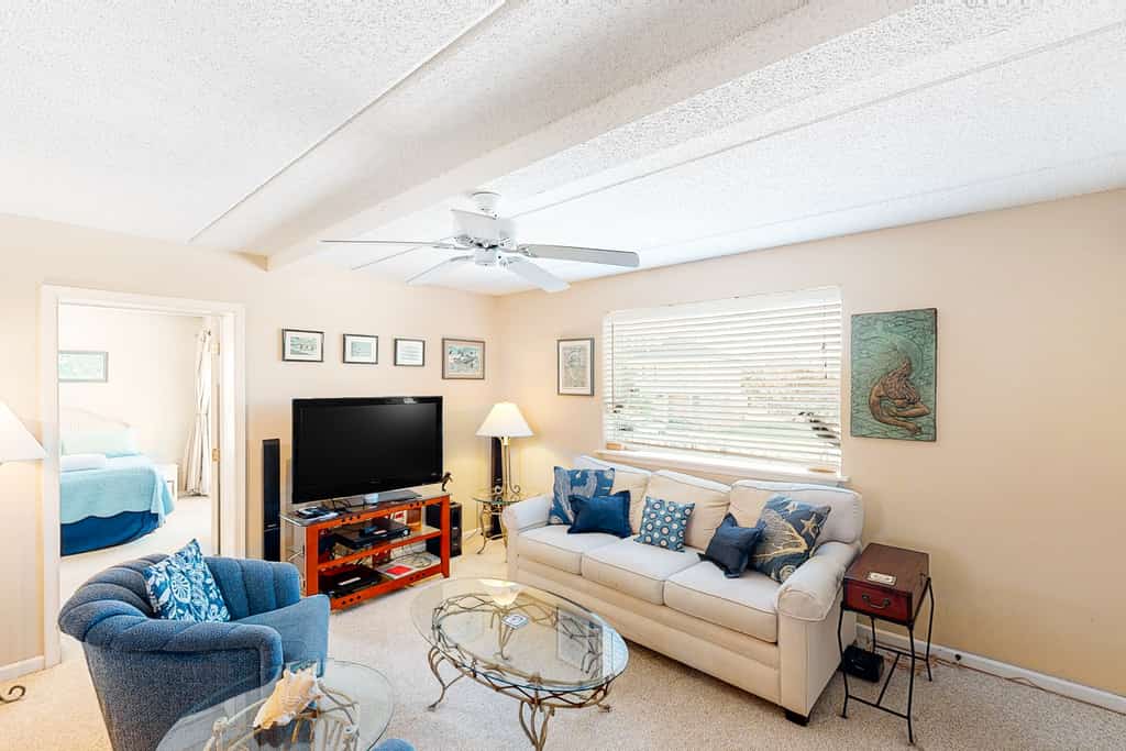Family Condo w/Free WiFi, Central AC, Shared Pool, Private Washer/Dryer