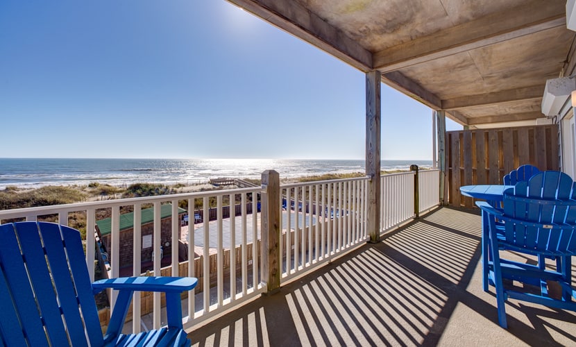 Oceanfront, 2nd-floor condo with on-site pool/hot tub - balcony, AC, & fast WiFi