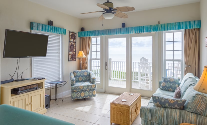 3rd-floor oceanfront condo with private deck, outdoor pool, hot tub - dog-friendly