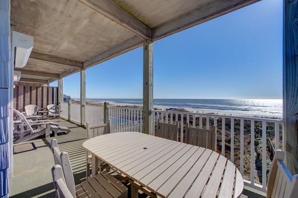Warm and friendly home in beachfront property- pool, hot tub & central AC