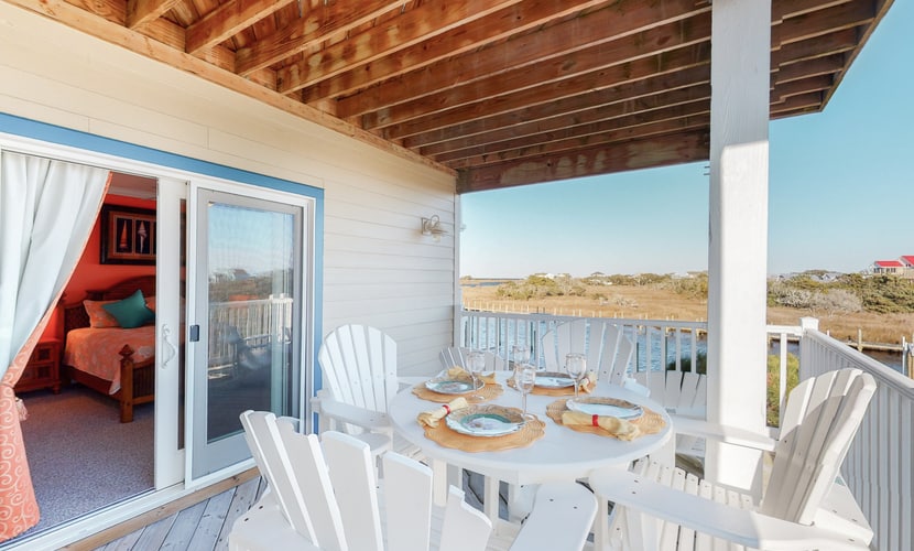 Waterfront condo with pool, central AC, amazing views, & stylish decor