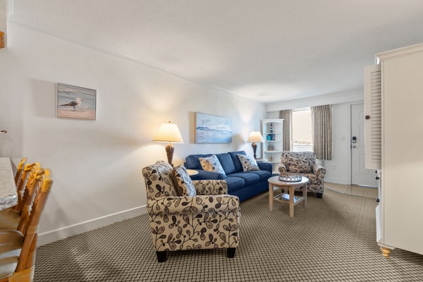 Condo with fast WiFi & outdoor pool - walk to the ocean & Pamlico Sound