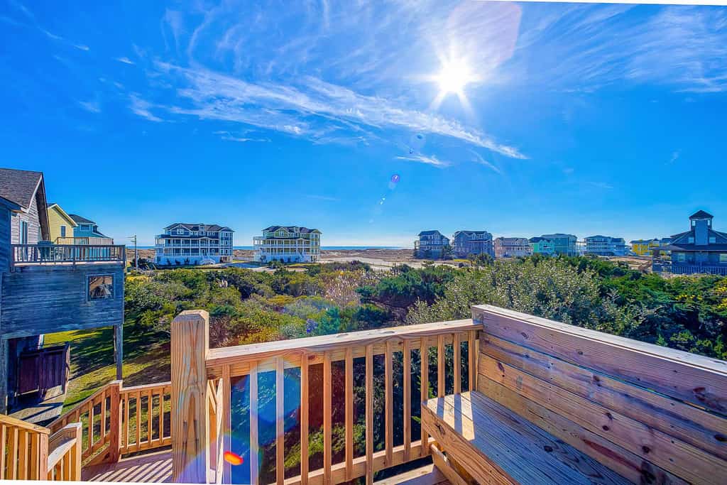 Warm & happy home a short walk from the beach with central AC & screened porch