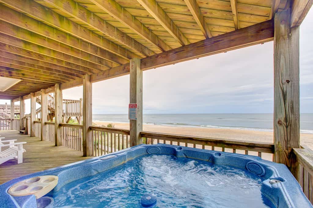 Prime Time 222: Oceanfront w/outdoor pool, private hot tub, basketball
