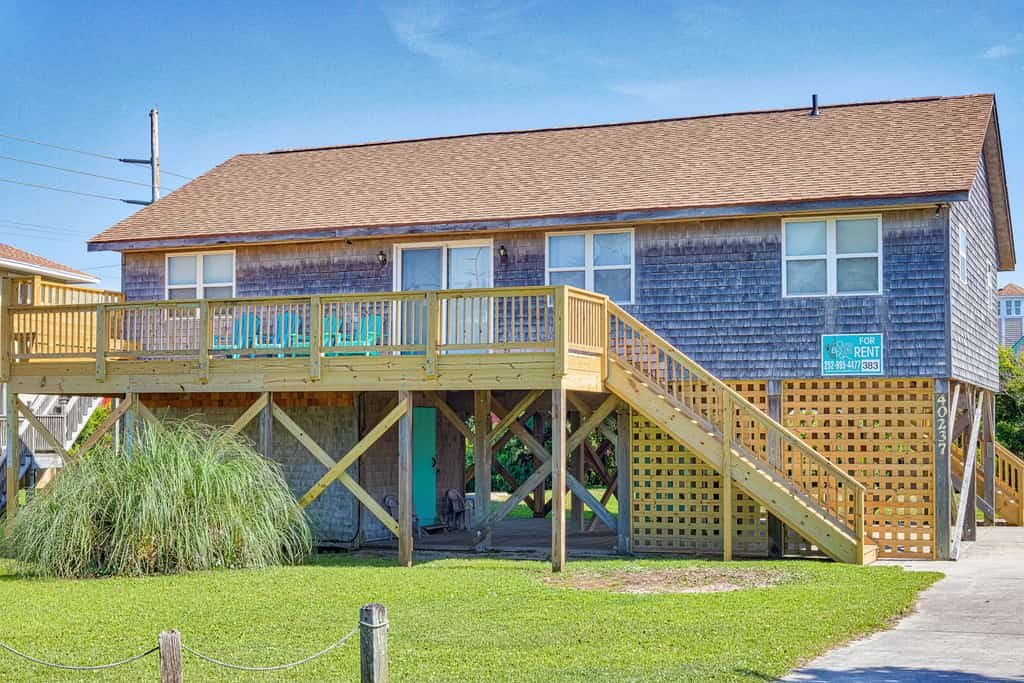 Forever June 383: Near the beach w/deck!