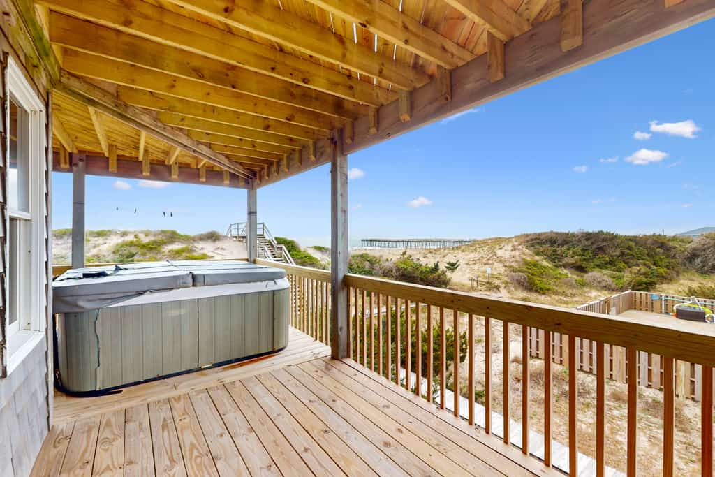 Ocean & Beachfront House w/Private Washer/Dryer, Hot Tub, WiFi, AC, Shared Pool