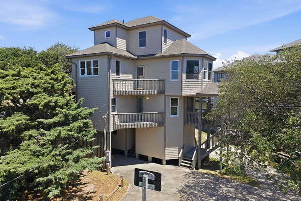 Waterfront House w/ Private Hot Tub, Free WiFi, Water View, Shared Pool