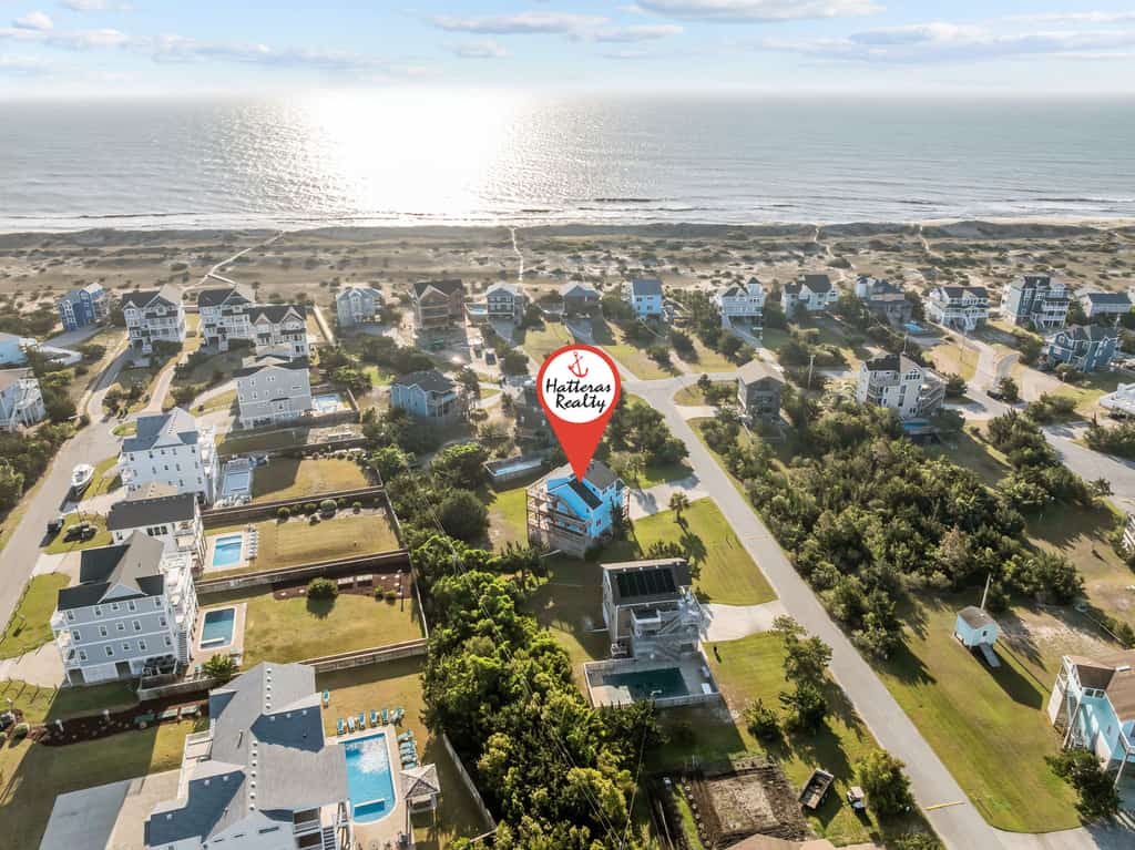 Perfect Beach Getaway with Top Deck Views, Full Kitchen, Wifi and Pet-friendly